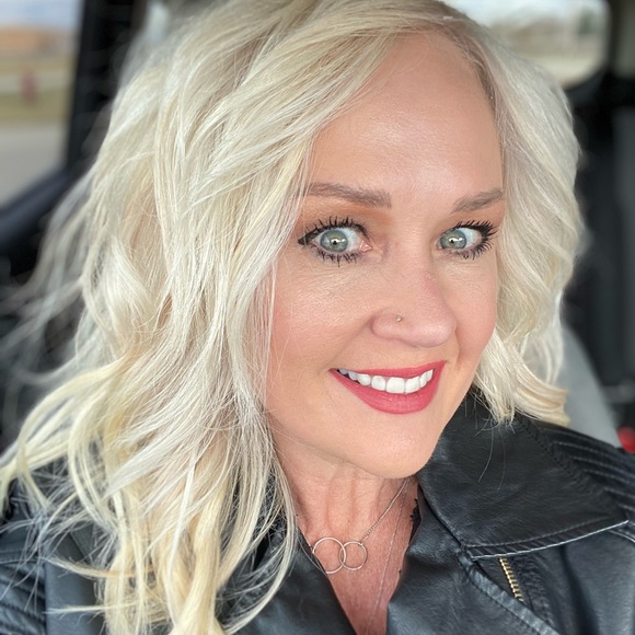 Meet your Posher, Kari - Picture 1 of 1